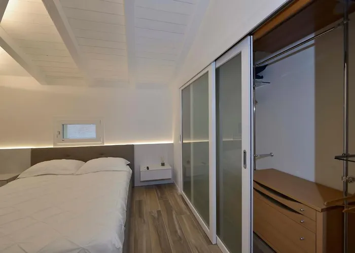 Grenier Blanc - Elegante Mansarda Apartment