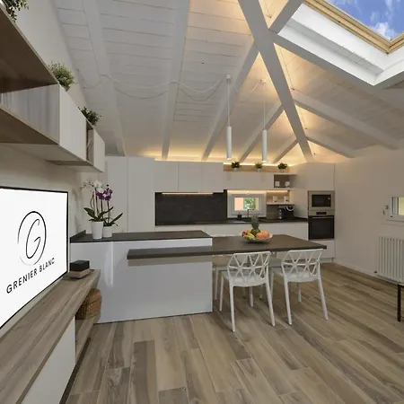 Grenier Blanc Elegante Mansarda 2 5 Ospiti