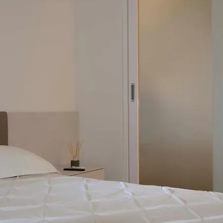 Apartment Grenier Blanc Elegante Mansarda 2 5 Ospiti