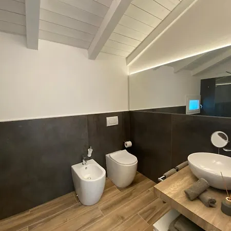 Grenier Blanc Elegante Mansarda 2 5 Ospiti Apartment San Pietro in Casale
